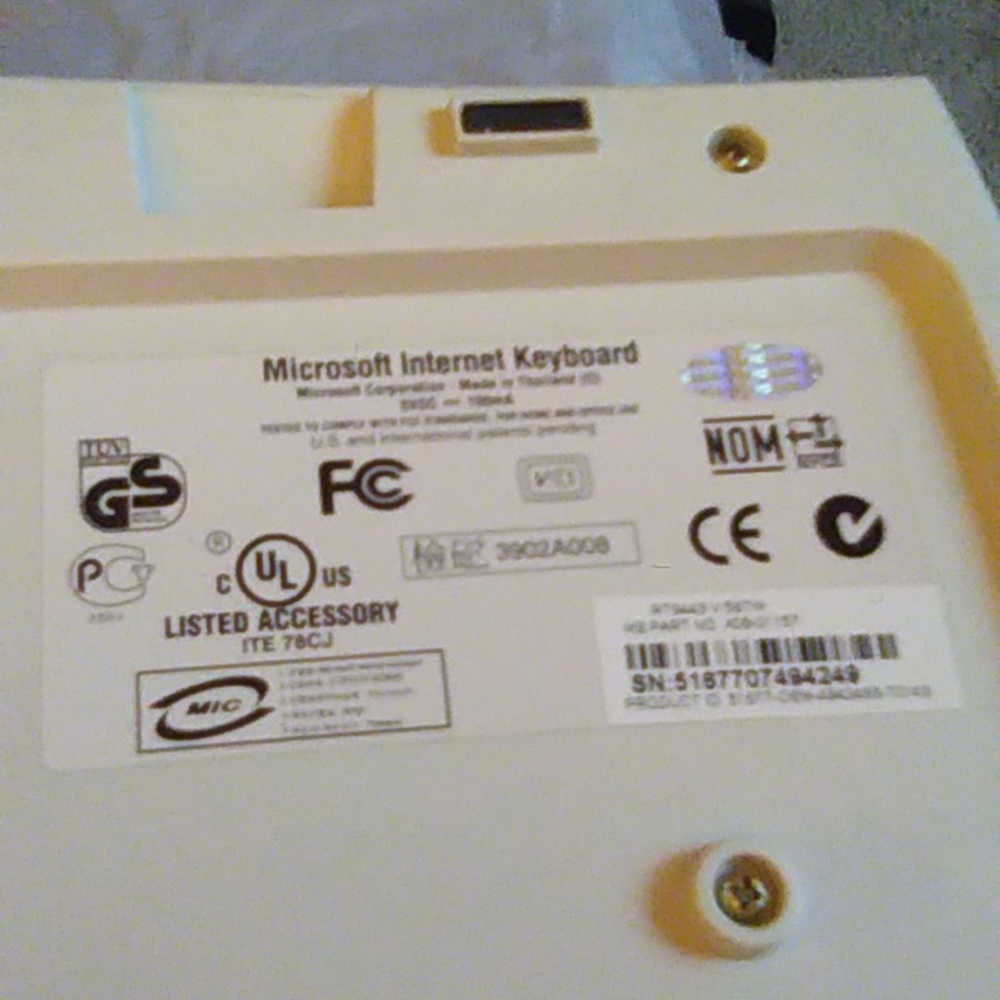 Microsoft Internet Keyboard - Picture 10 of 16